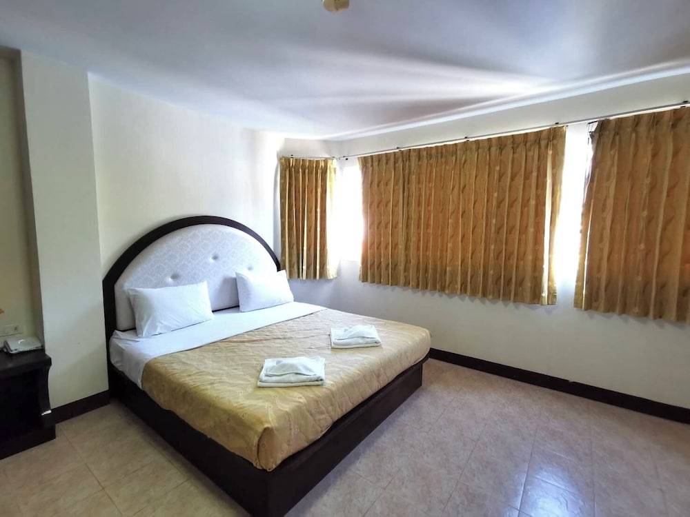 Kata Place Hotel 10/50