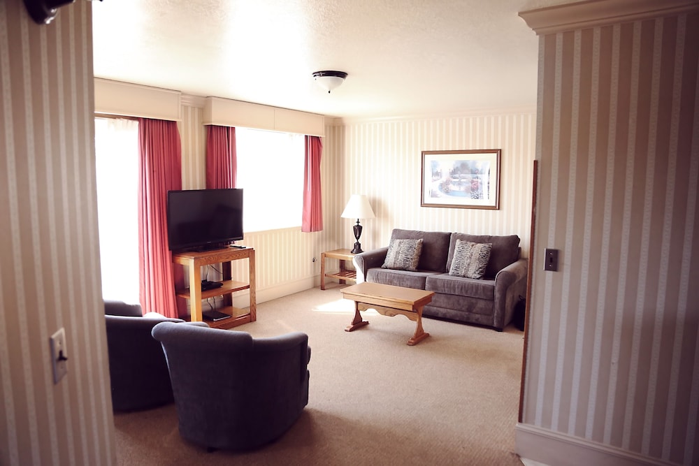 Coachman Inn Suites 47/64
