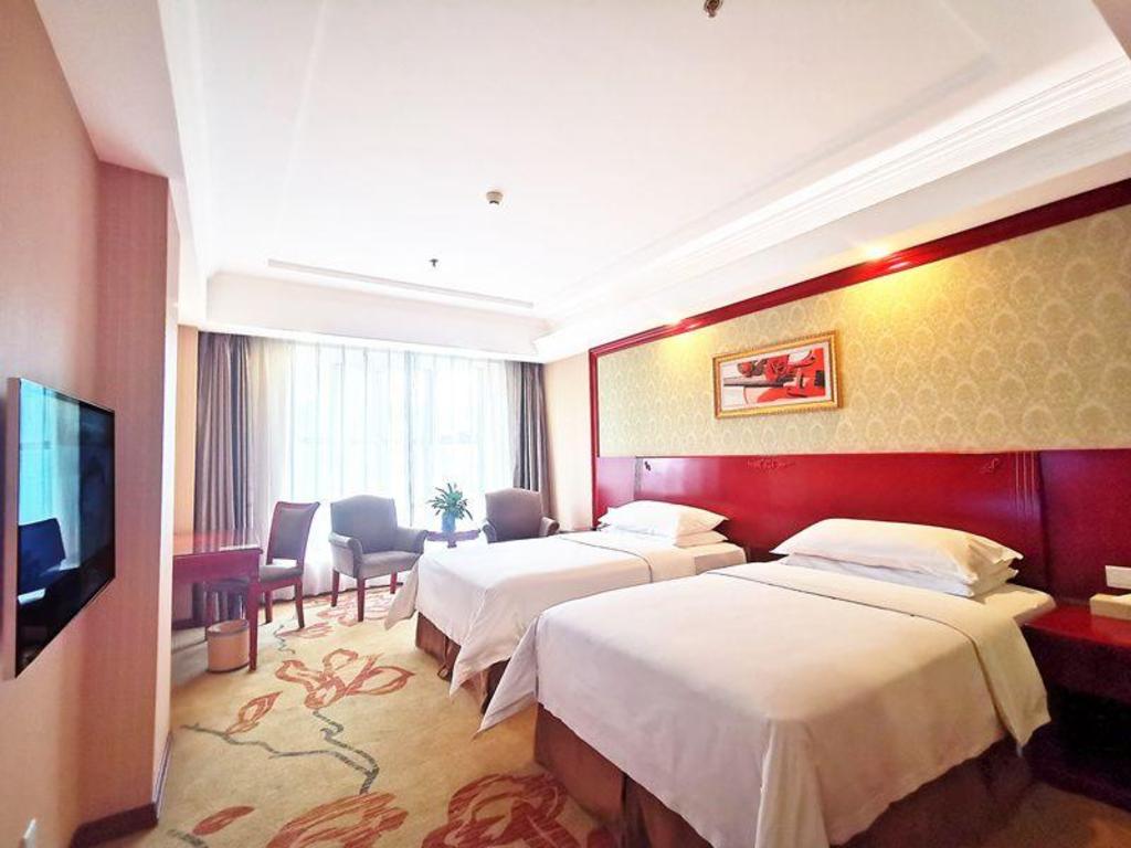 Vienna Hotel (Chongqing Changshengqiao Metro Station) 13/53