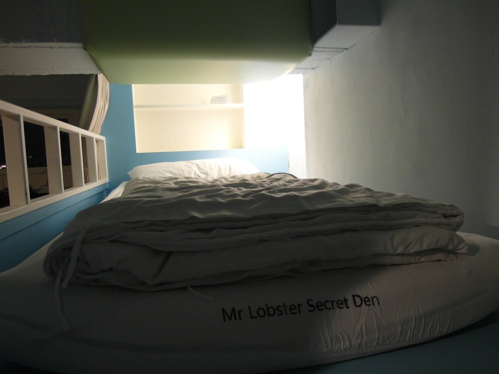 Mr Lobsters Secret Den Design Hostel 33/63