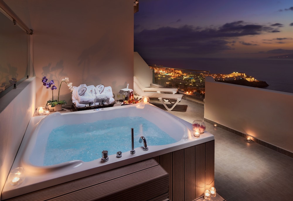 ROYAL SUN RESORT 25/74