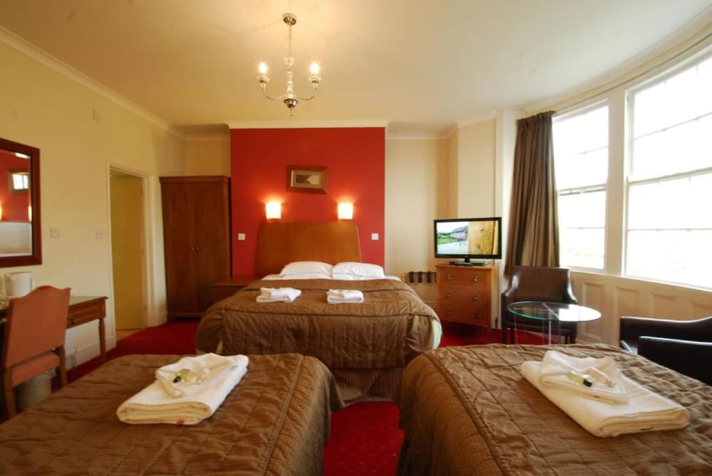 The Beach Hotel 20/48