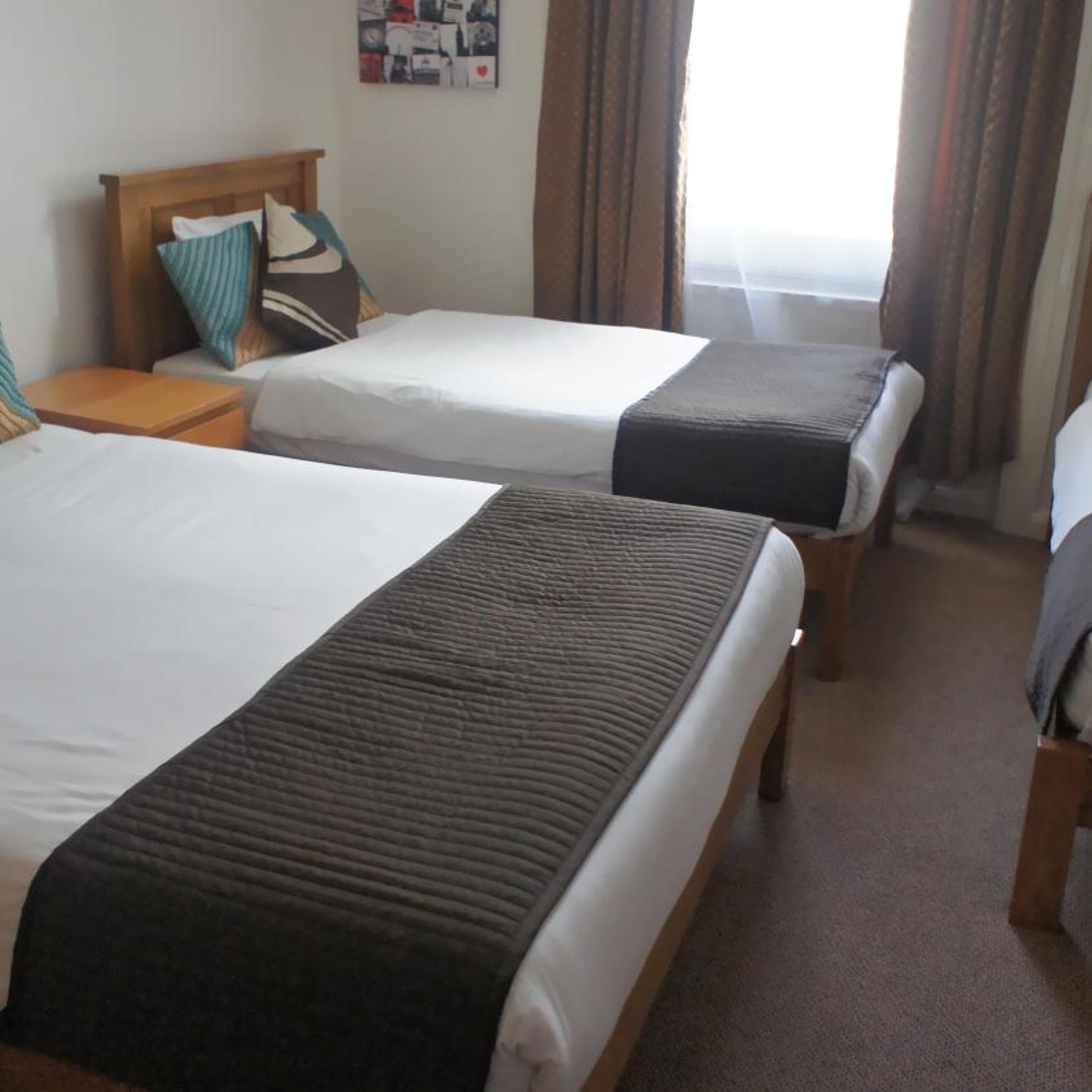 غرفة رباعية، Westpoint Hotel 6/10