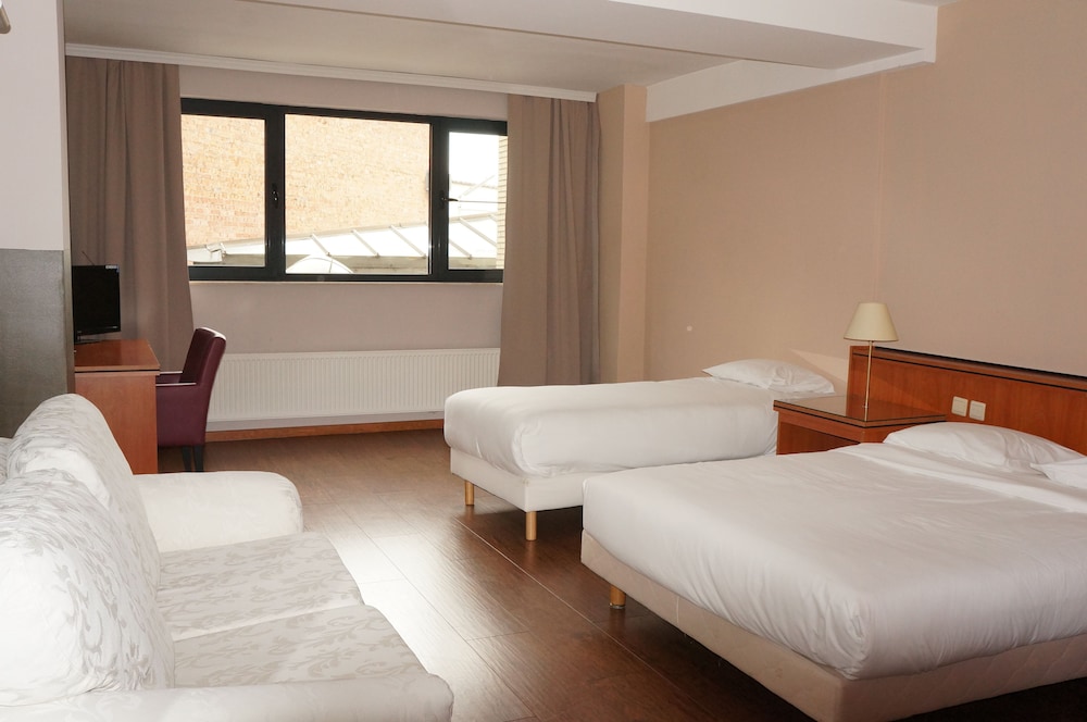 ROOM, TRIPLE