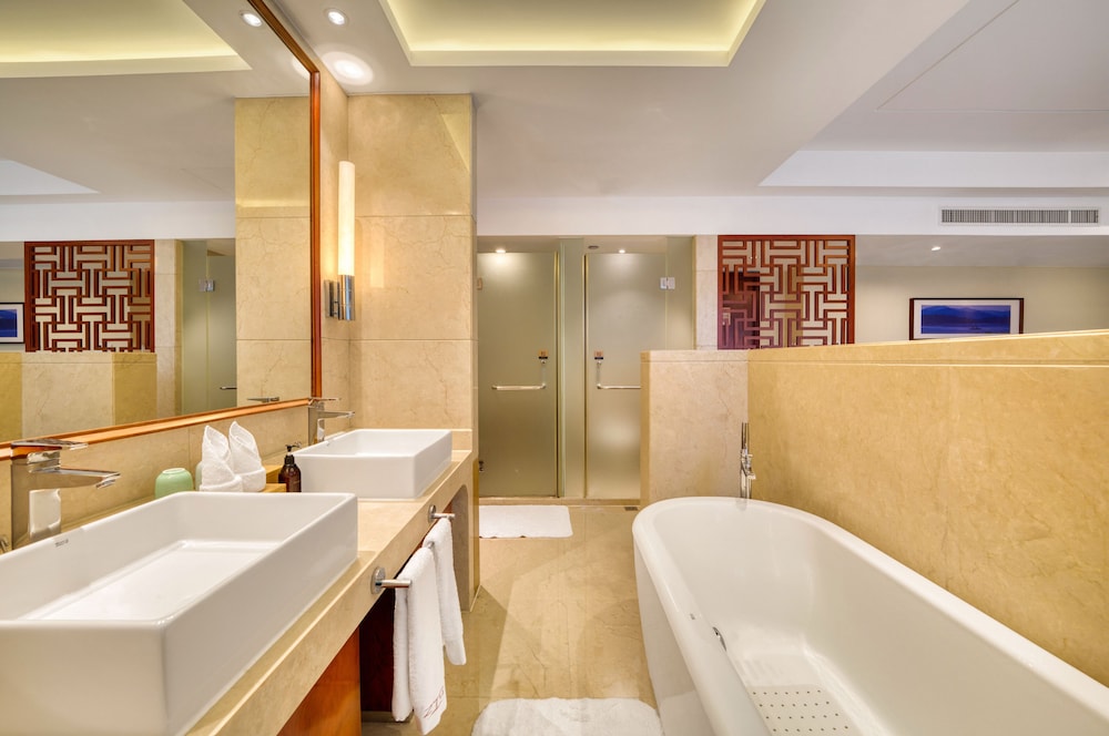 Wanghu Hotel 45/48