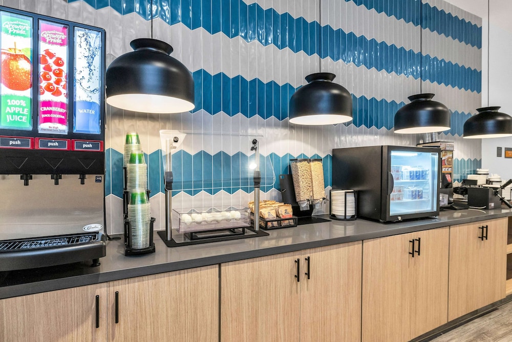 La Quinta Inn & Suites by Wyndham San Jose Silicon Valley 50/50