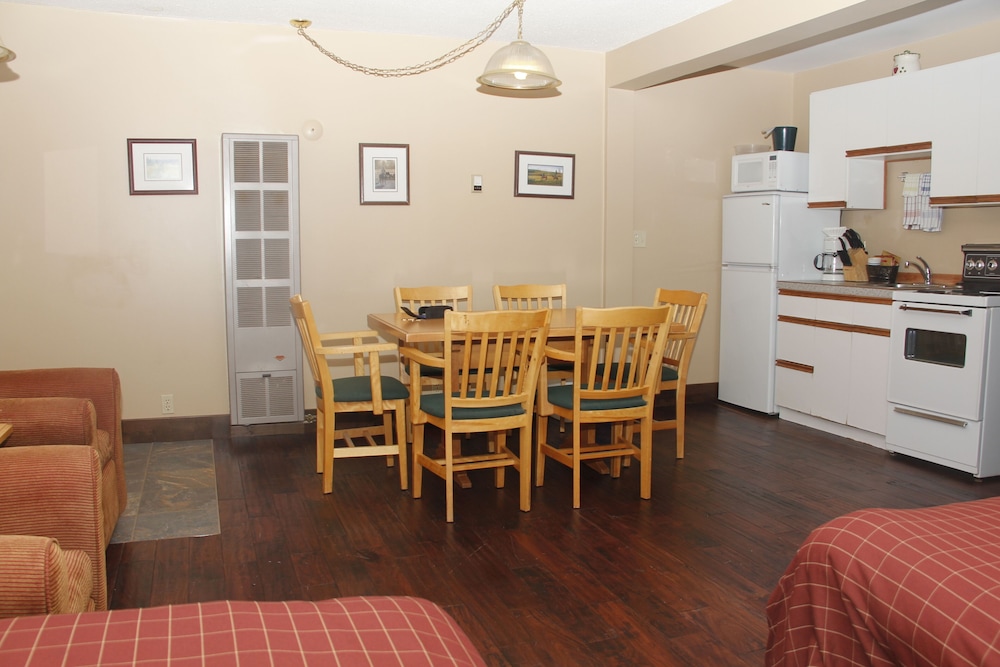 Aspen Village Inn 49/79