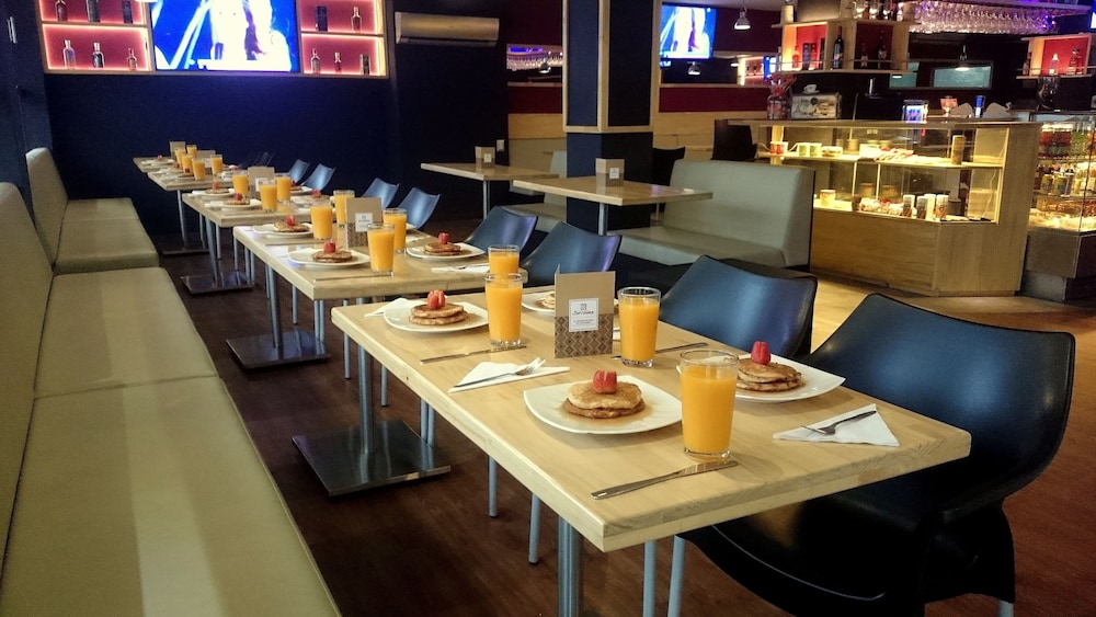 restaurant cafeteria