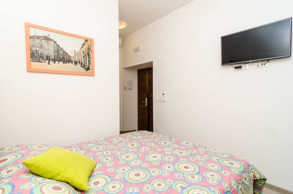 ROOMS TEZORO 17/49