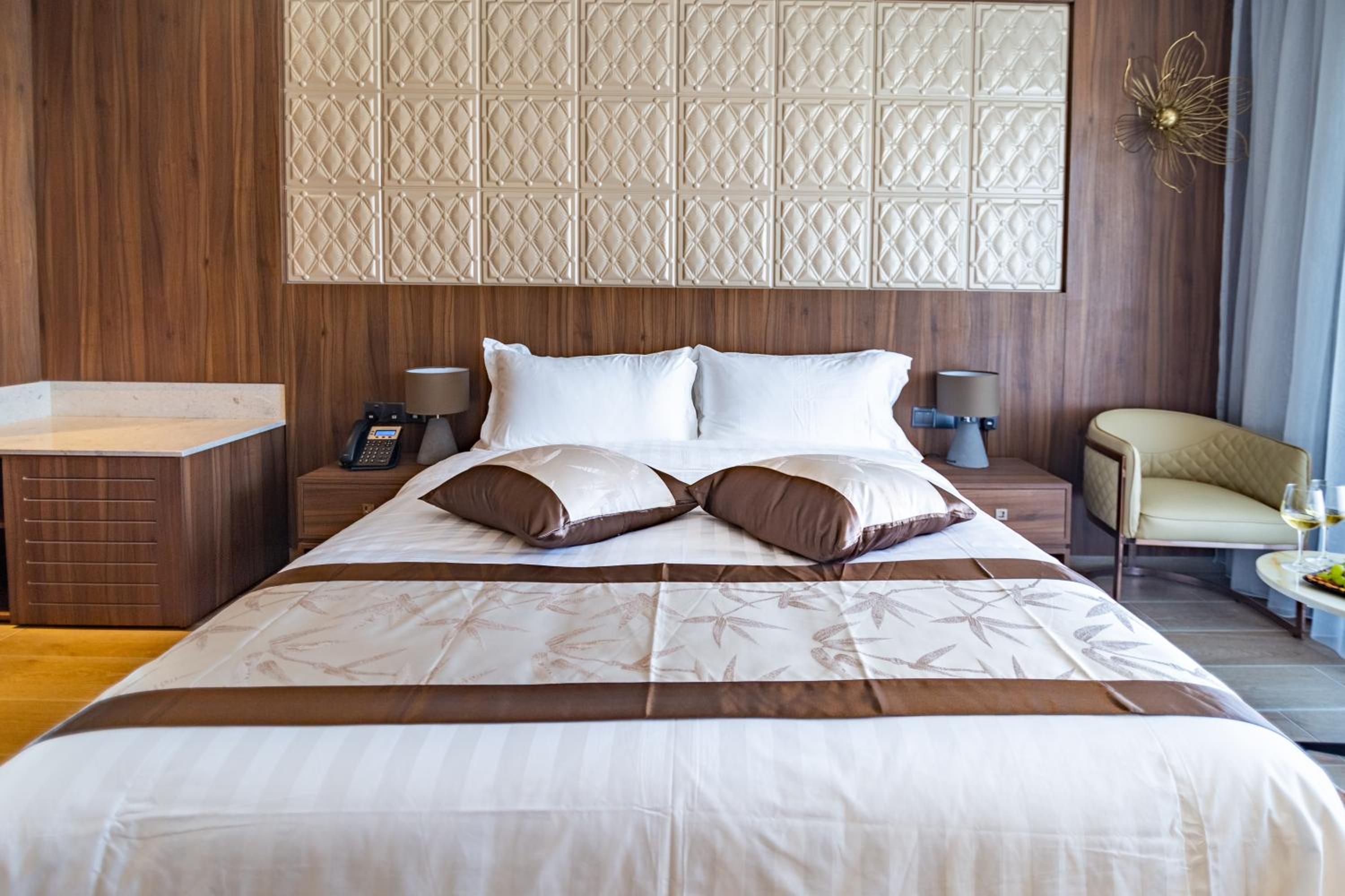 Basic, Double Bed, with View, No Balcony, No Window