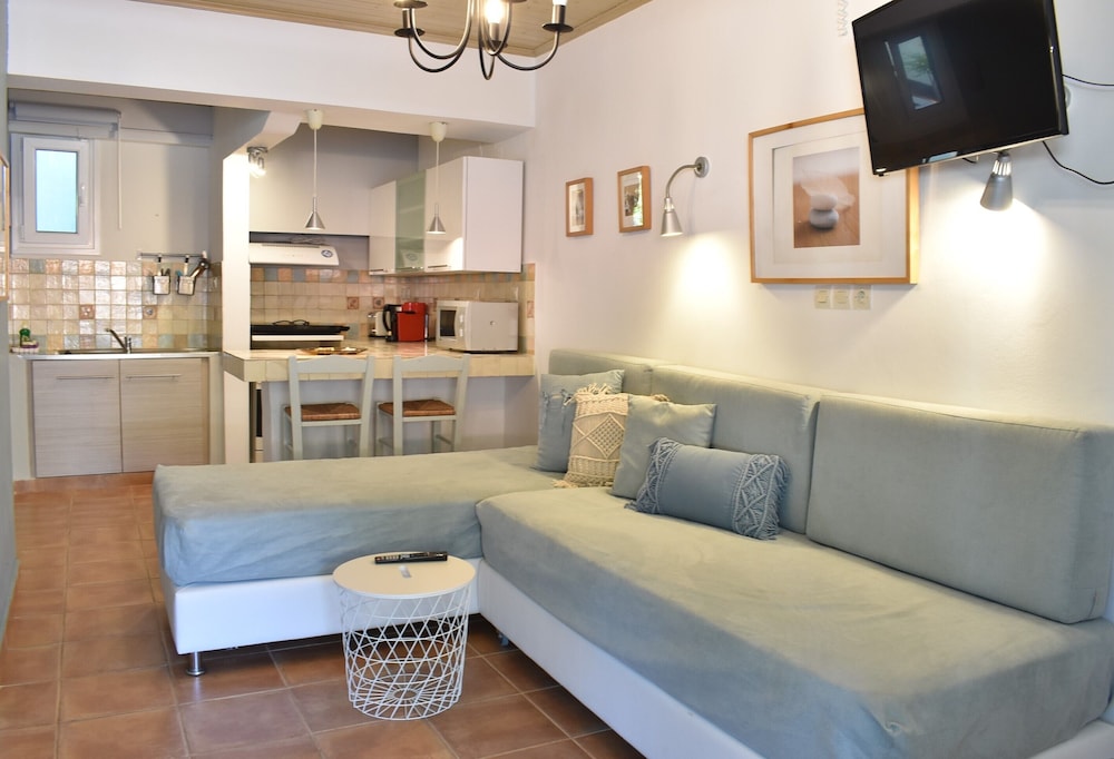 Simatos Apartments & Studios 24/50