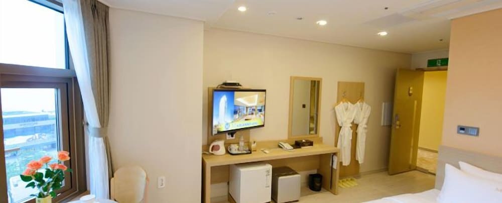 Marianne Hotel 40/40