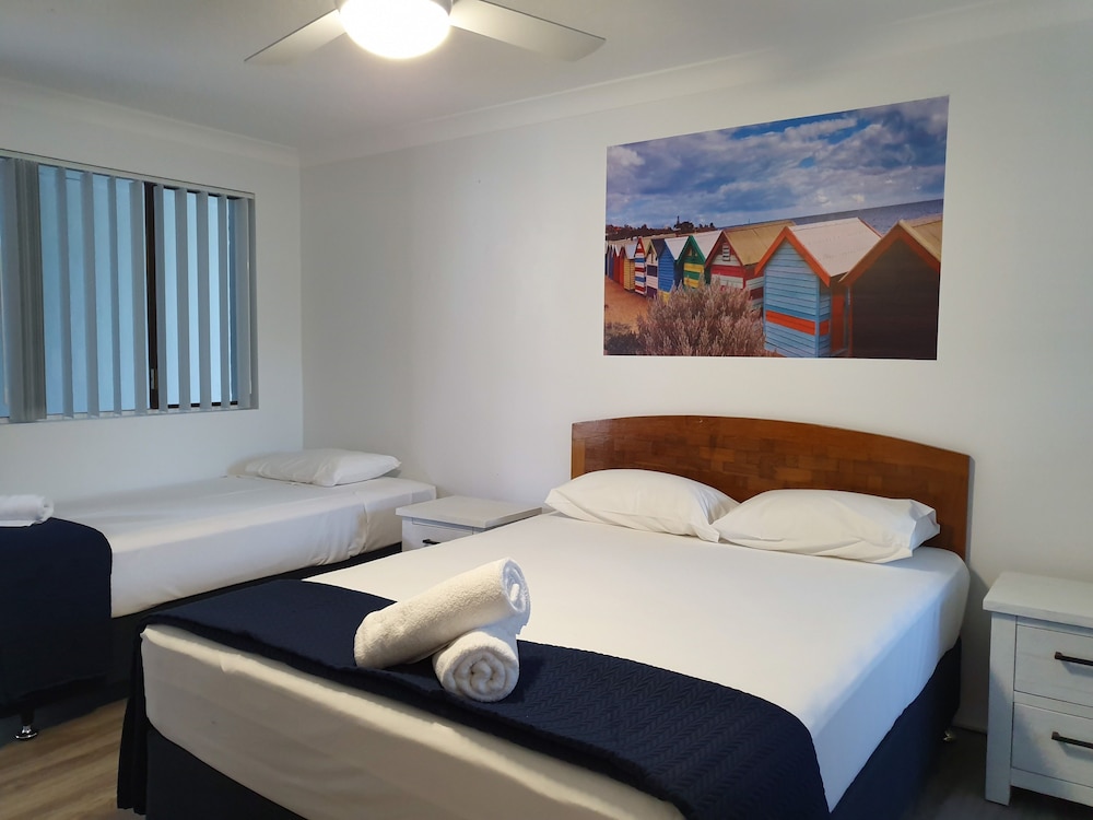 Montego Mermaid Beach Motel 32/69