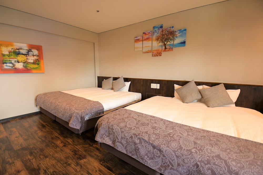 Rycom Crystal Hotel 7/59