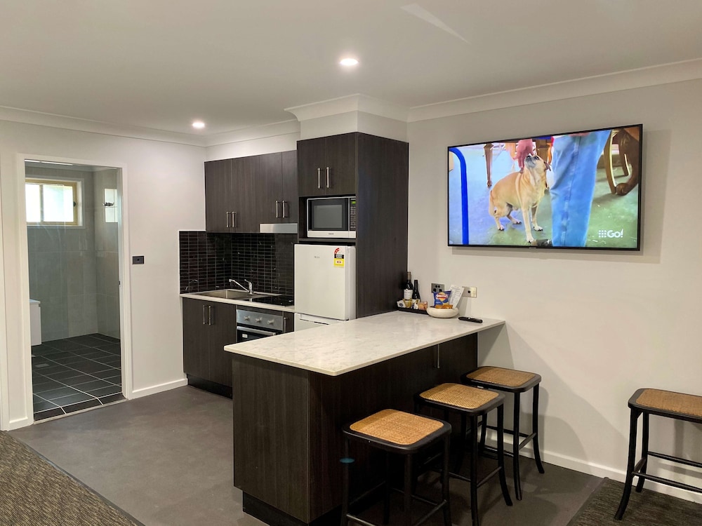 Best Western Plus All Settlers Motor Inn 31/34