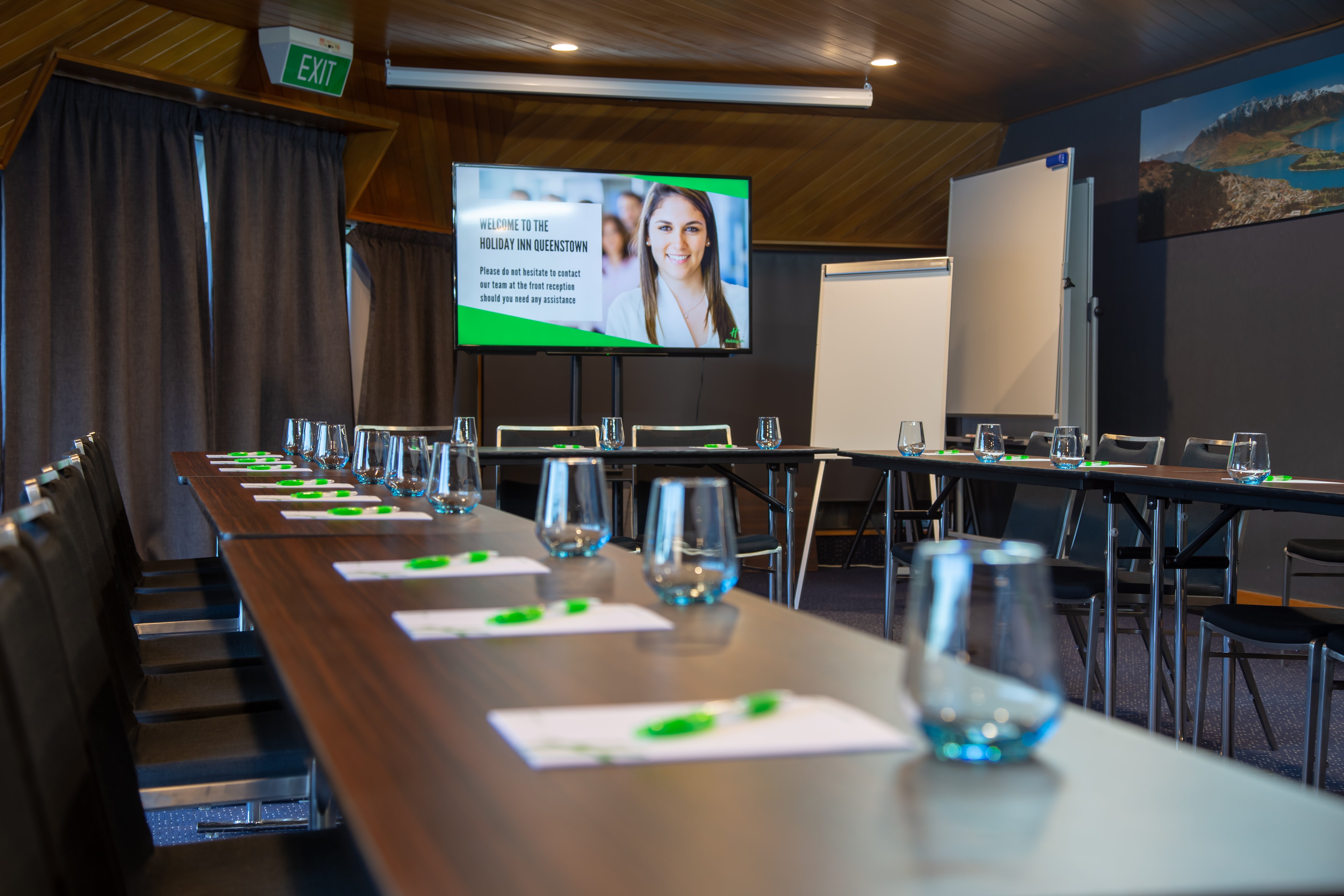 HOLIDAY INN QUEENSTOWN FRANKTON ROAD 64/76