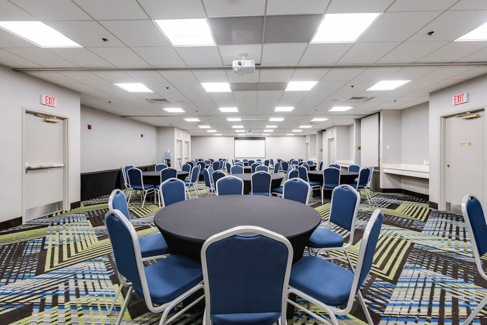 Holiday Inn Express Naperville 60/69