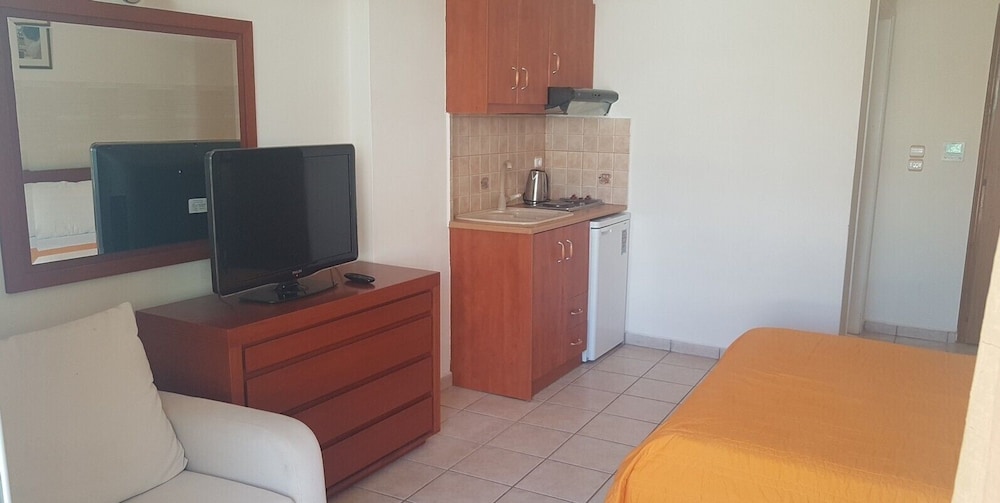 GRAND NEFELI HOTEL 39/50