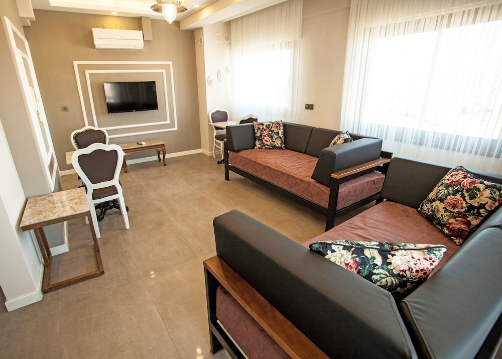 Lion Park Suits & Residence 25/40