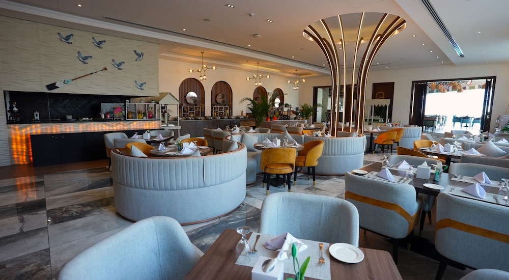 Dragon Hotel & Resort 36/50
