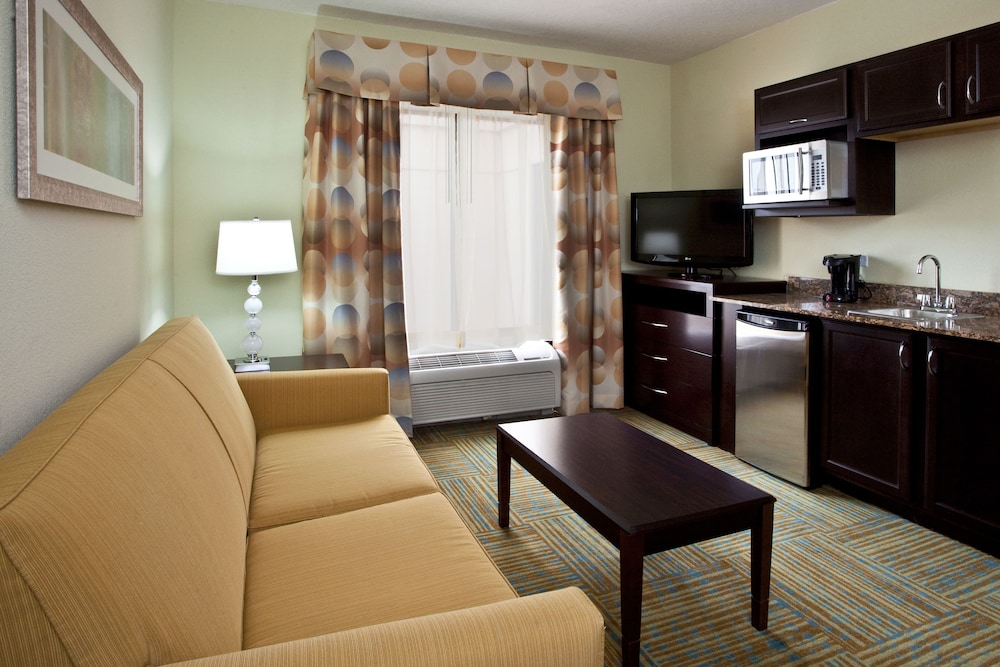 Holiday Inn Express Hotel And Suites Perry 34/48