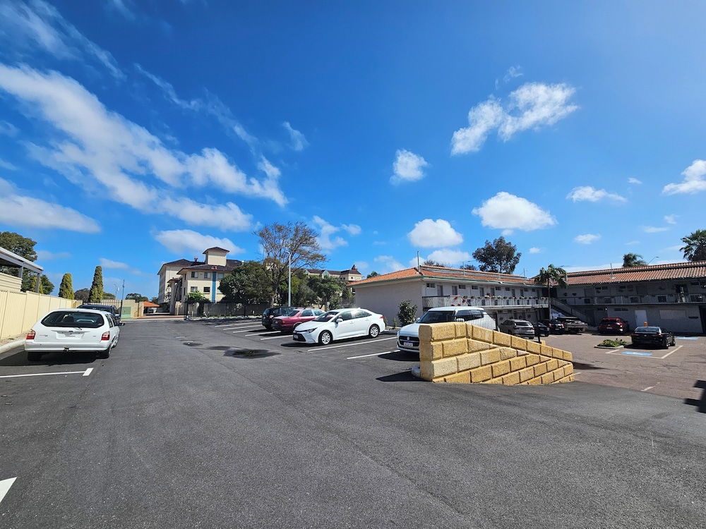 Econo Lodge Rivervale 45/60