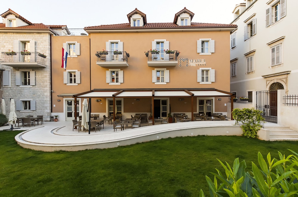 Hotel Marul 74/80