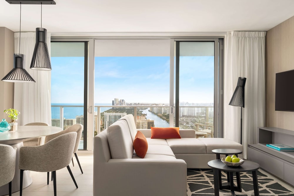 Hyde Beach House 43/63