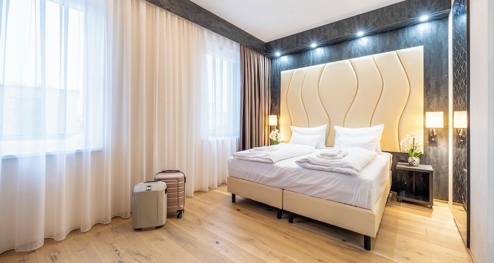 Suite, Convertible Double Bed, Sofa