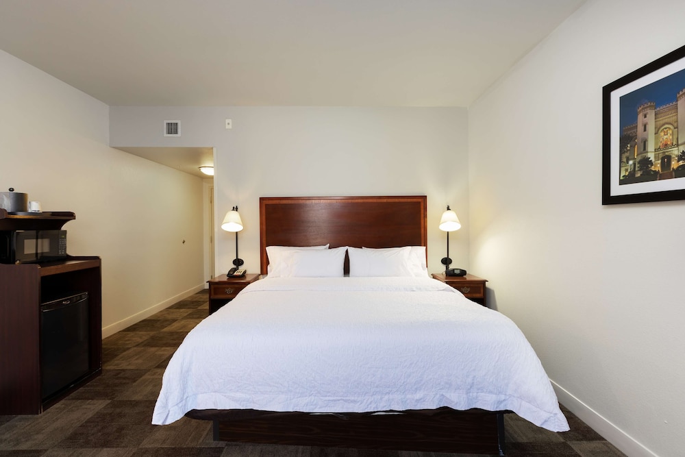 Hampton Inn and Suites Baton Rouge I 10 East 12/56