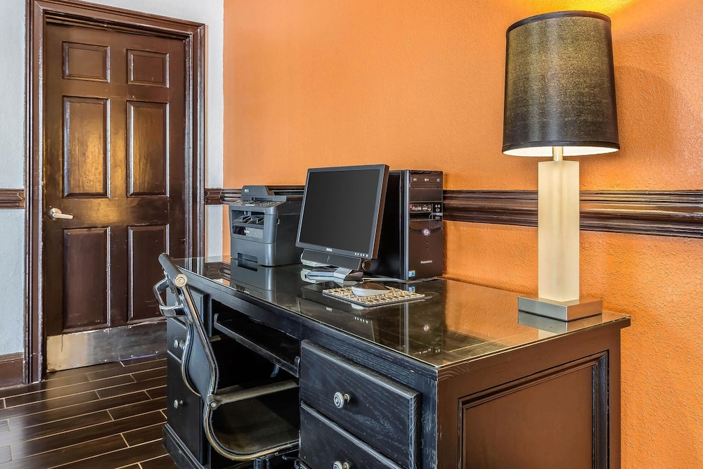 Quality Inn Forsyth Near GA Public Safety Training Center 13/22