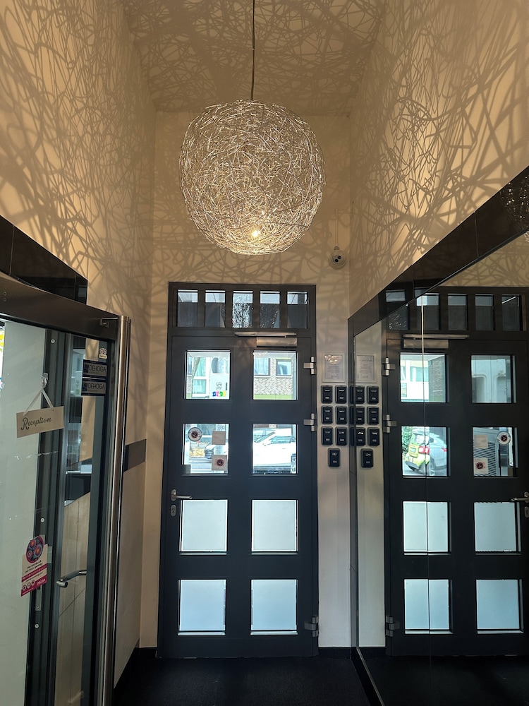 Helvetia Suites 28/52