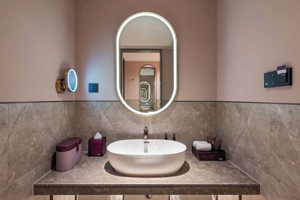 Mercure Nantong Suxitong Riverside 38/42