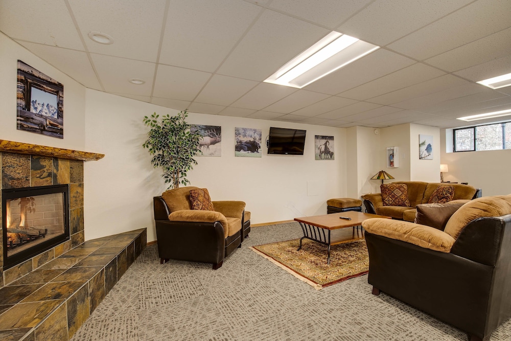 Pine Ridge Condominiums 32/50