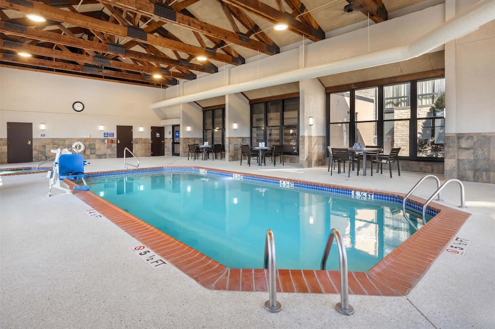 Drury Inn and Suites Paducah 24/50