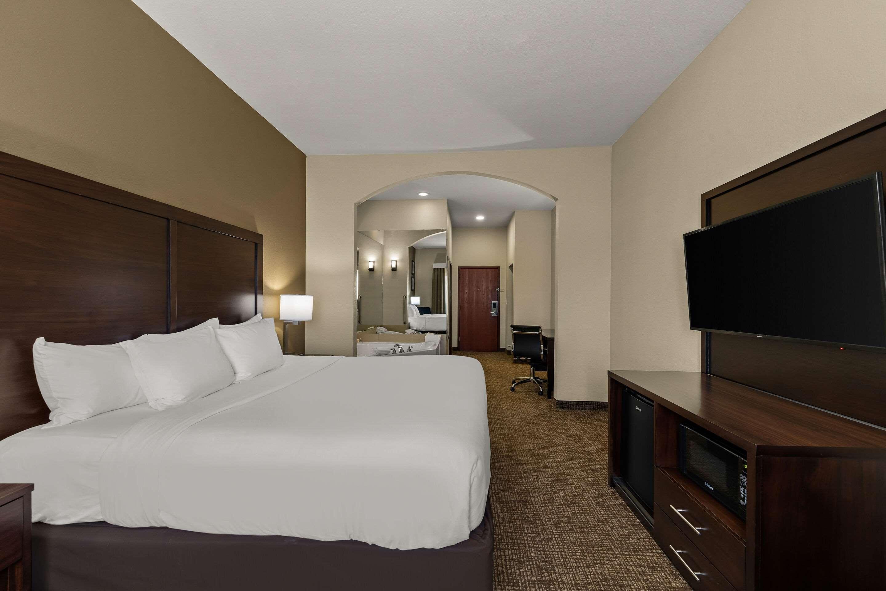 Efficiency, Suite, King Bed