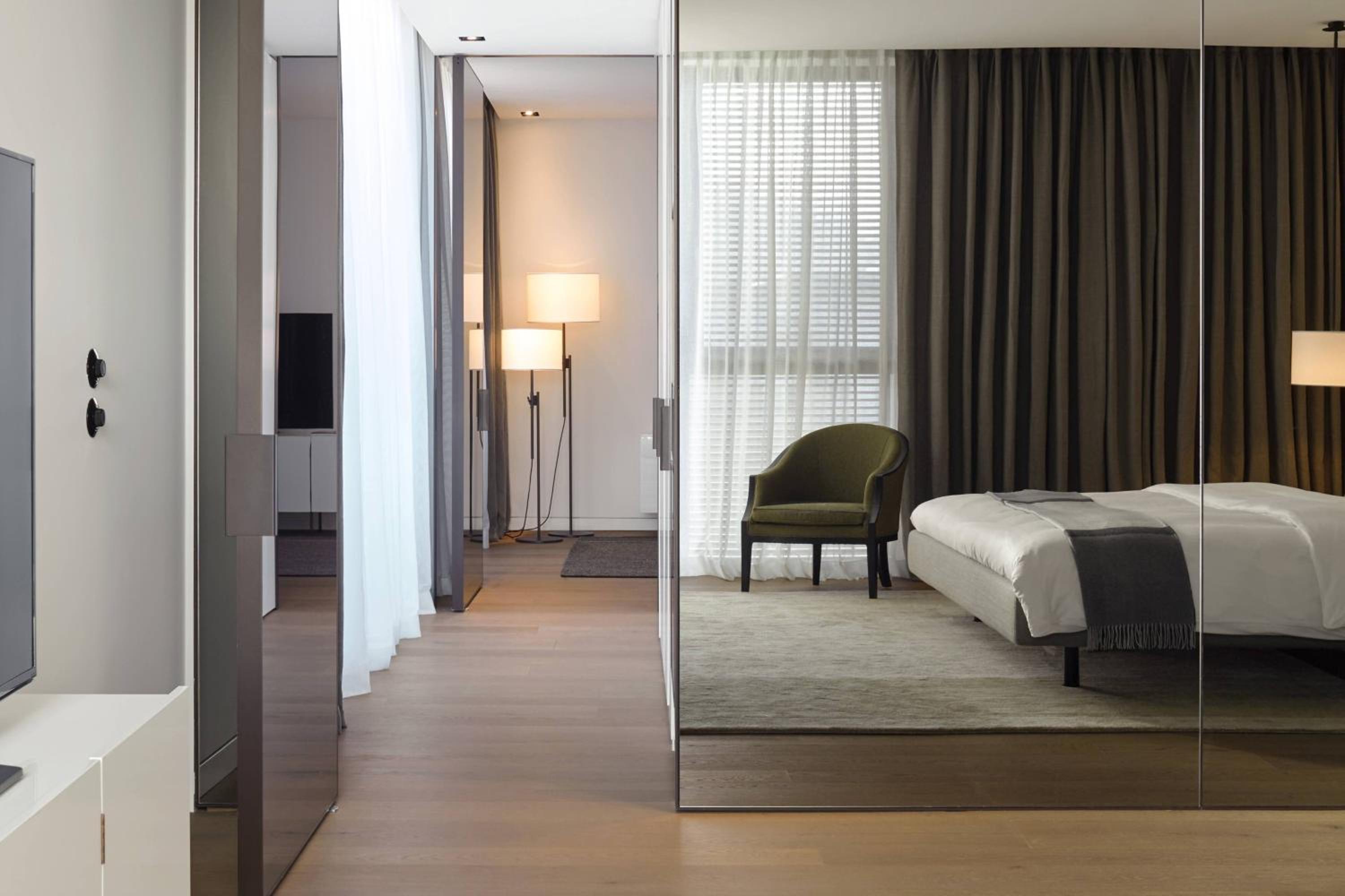 1 Bedroom, Select, Suite, King Bed, Corner