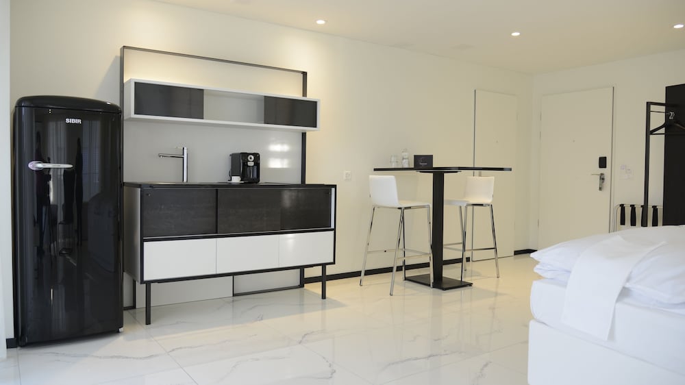 THESSONI HOME ZURICH 6/48