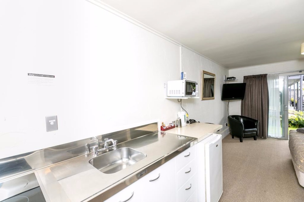 16 Northgate Motor Lodge 26/35