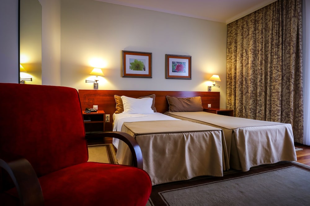 Camoes Hotel 5/48