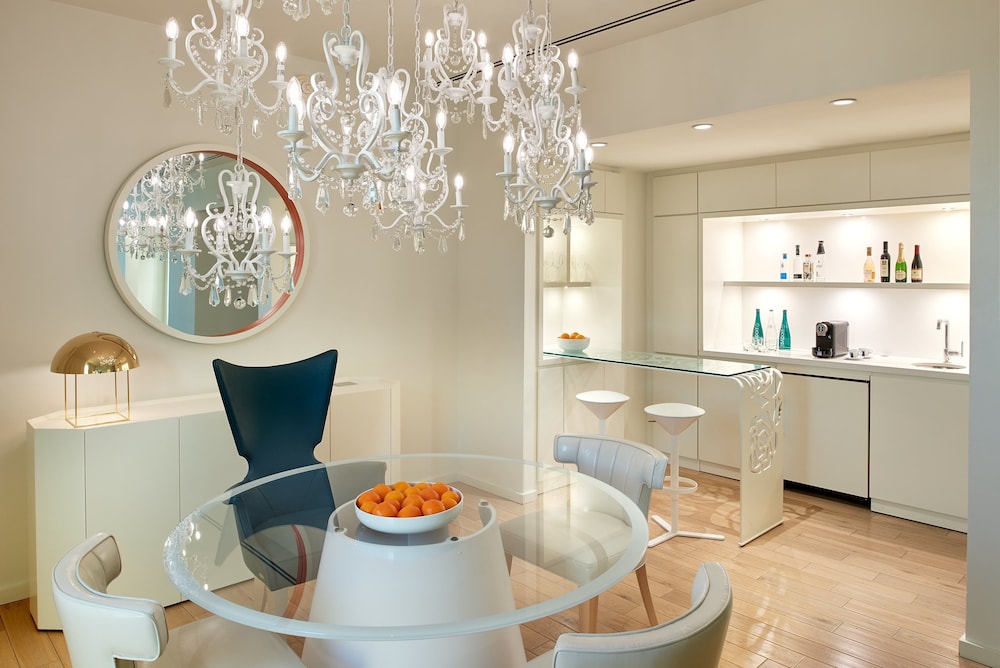The Valorian Los Angeles, Curio Collection by Hilton 72/87
