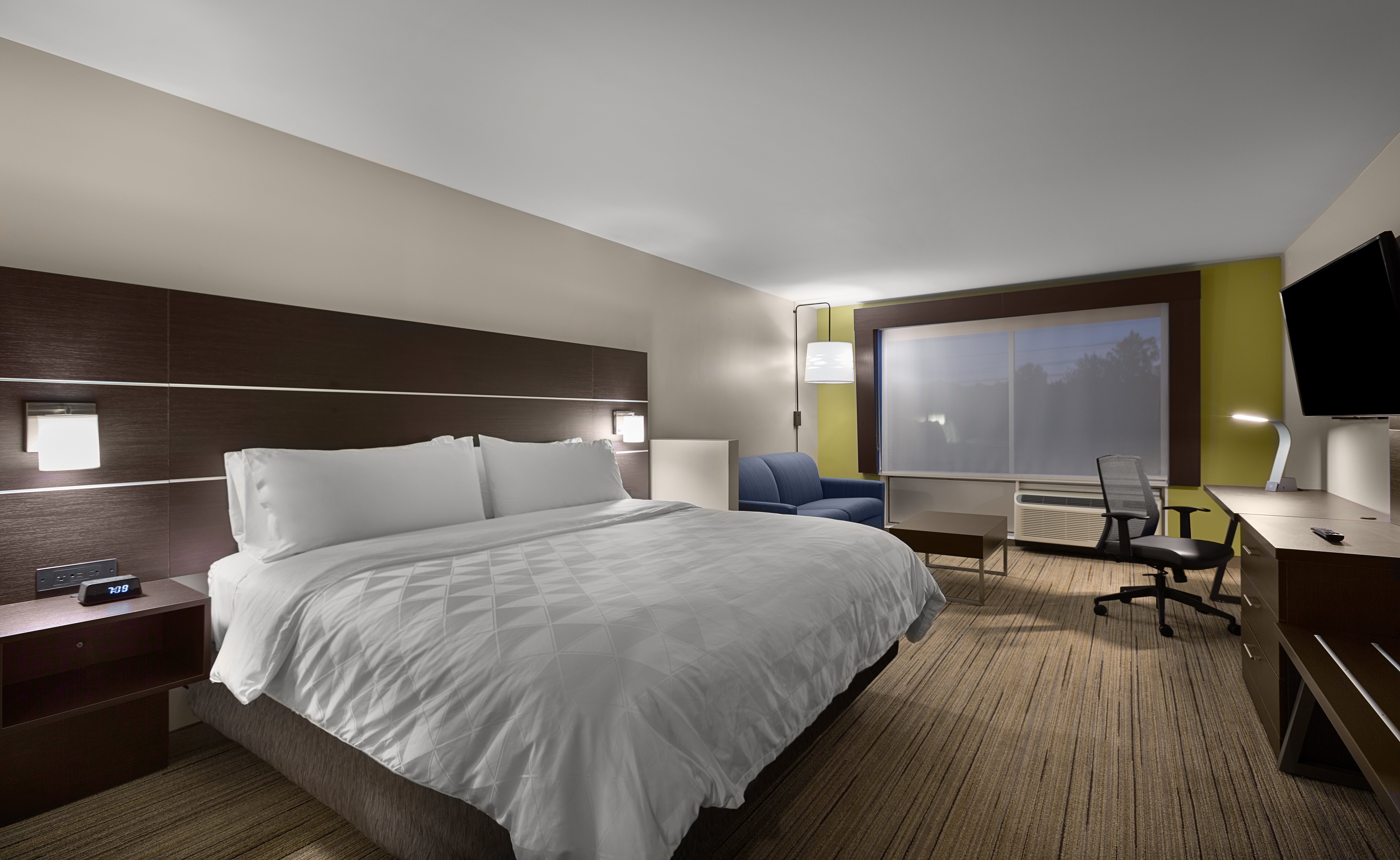 Suite, King Bed, Living Area