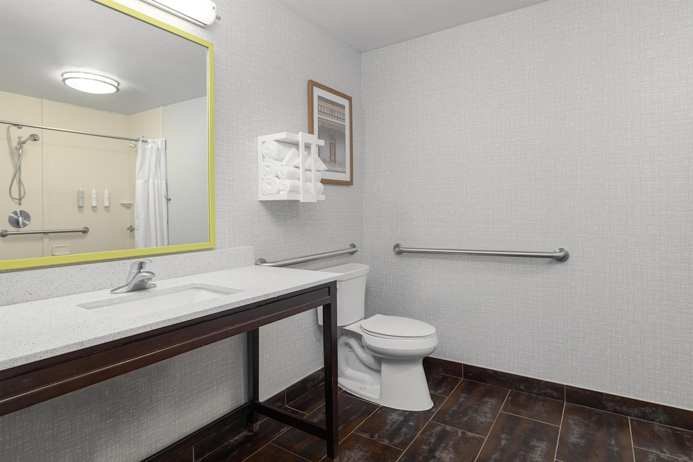 Studio, King Bed, Sofa, Accessible