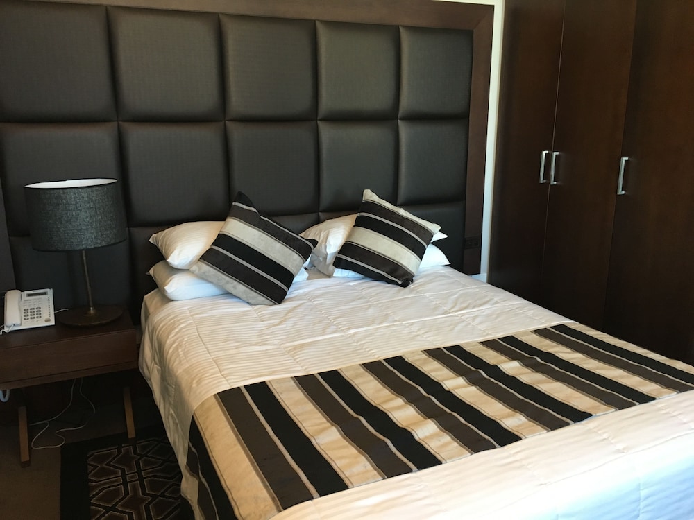 AVONMORE ON THE PARK BOUTIQUE HOTEL 16/39