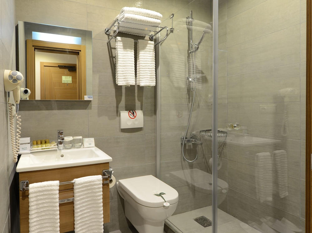 YASMAK COMFORT HOTEL 13/32