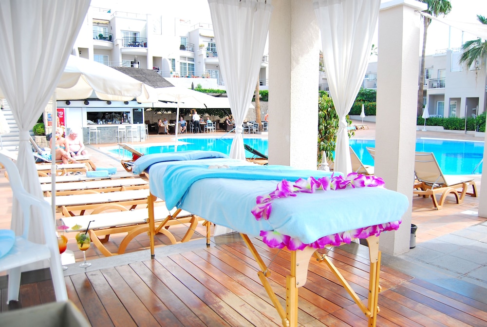 Los Olivos Beach Resort 32/60