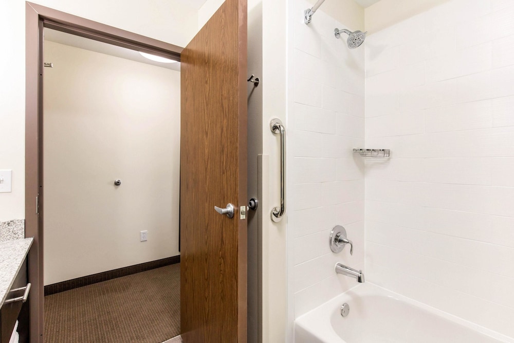 Sleep Inn & Suites South Jacksonville, IL 20/40