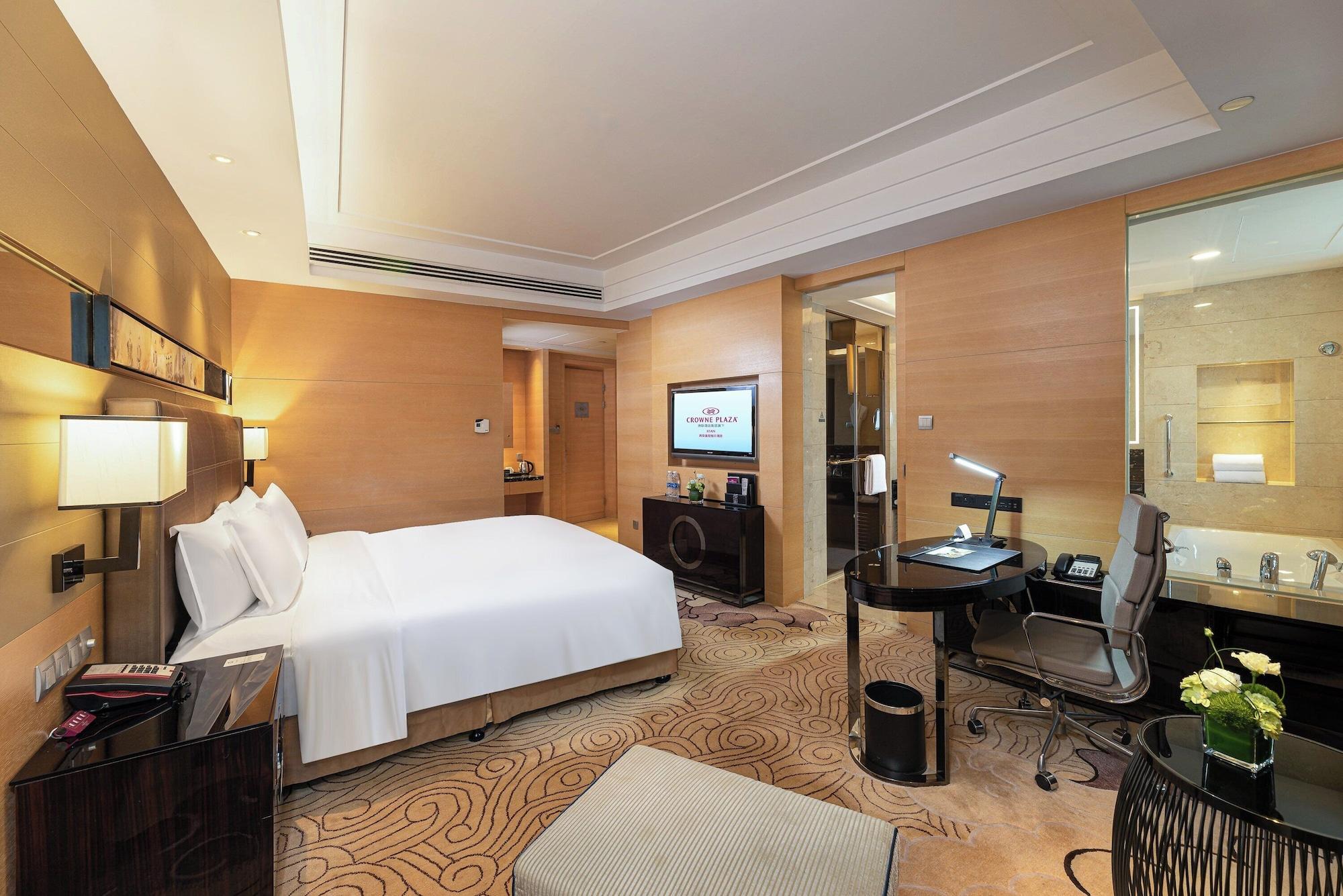 جناح بغرفة نوم واحدة مع دخول صالة النادي، Crowne Plaza Xian 2/4