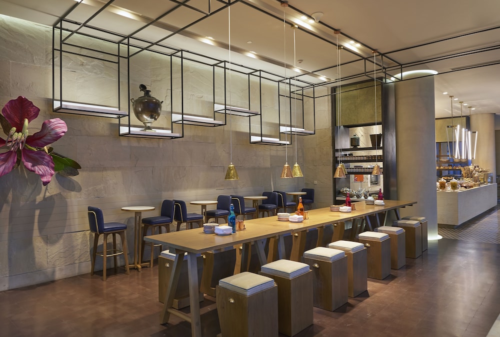 Andaz Delhi, by Hyatt 67/82