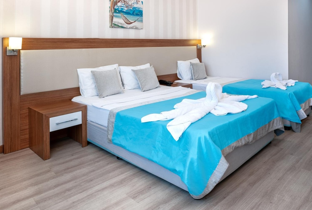 Mesut Hotel 15/45
